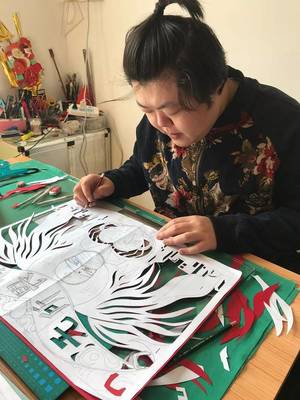 禪城文藝作者以剪紙、書法為載體，為武漢加油打氣并承辦展覽活動